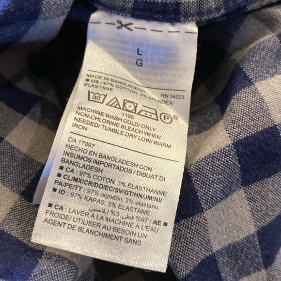 2 Old navy plaid men long sleeved button up shirts size Large collared shirts - Picture 15 of 16